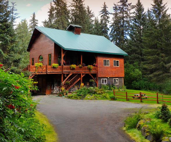 Carriage House Accommodations - Local Boutique Girdwood Rental